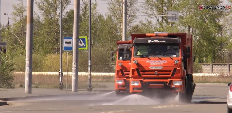Челябинский водитель рассказал, зачем мыть дороги в дождь