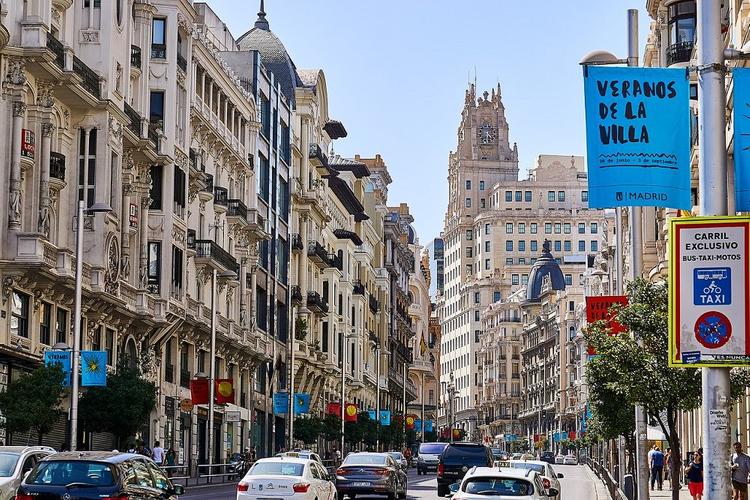 Власти Испании заявили, что начнут принимать иностранных туристов с июля