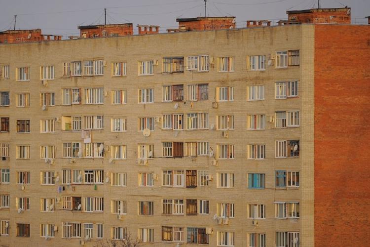 Школьница из Волгодонска выжила после падения с шестого этажа