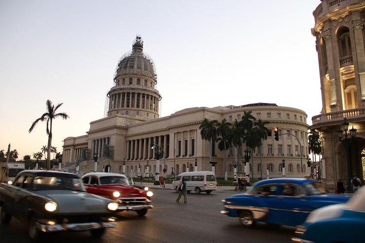 Власти Кубы не будут вводить обязательный карантин для туристов