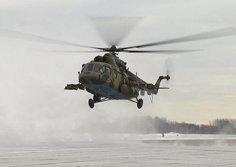 Военный вертолет Ми-8 совершил жесткую посадку на Чукотке, экипаж погиб 