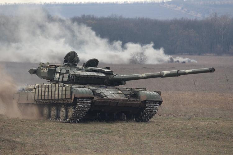 ЛНР показала на видео готовые уничтожить огневые точки ВСУ танки Народной милиции 