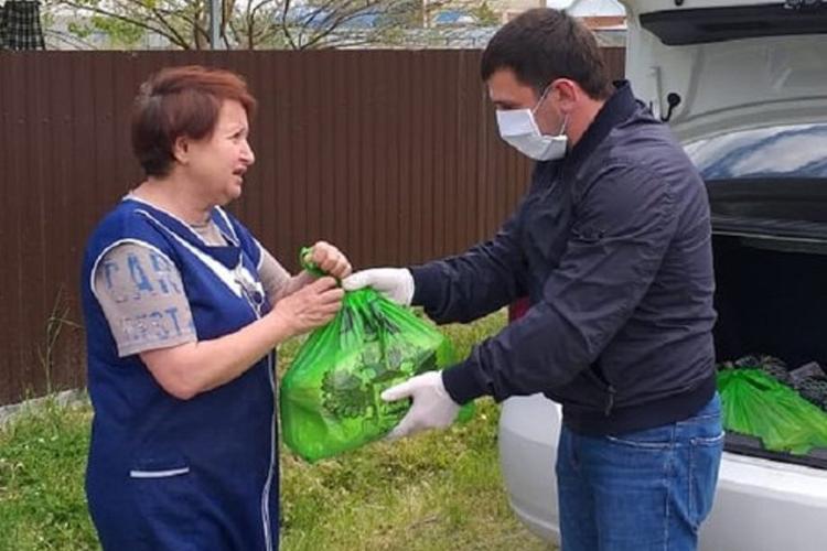 Волонтеры будут получать за оказание помощи в период пандемии 12 тысяч рублей ежемесячно 