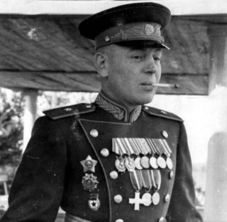 Полковник КГБ ЛССР в отставке: Василий Сталин был бешено популярен в народе