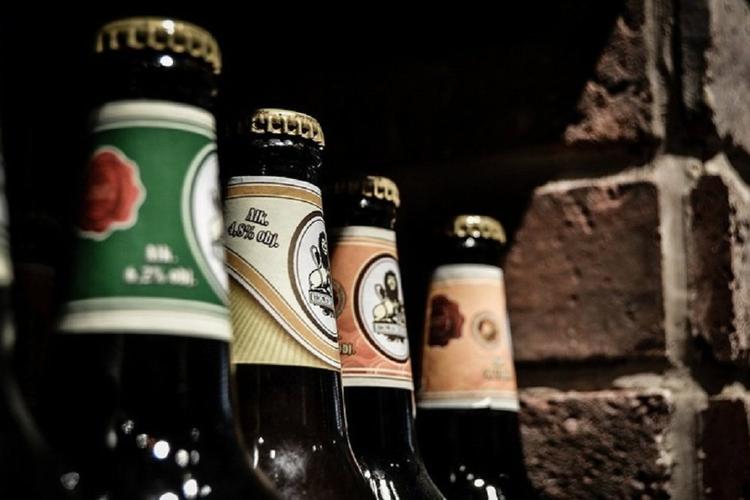 Власти Свердловской планируют снять запрет на продажу алкоголя вечером