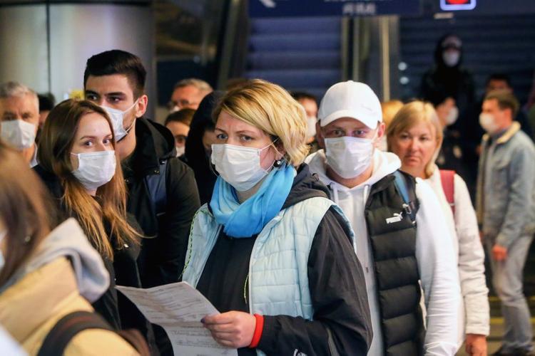 Почти четверть россиян считают, что эпидемии коронавируса не существует и ее выдумали «заинтересованные лица»