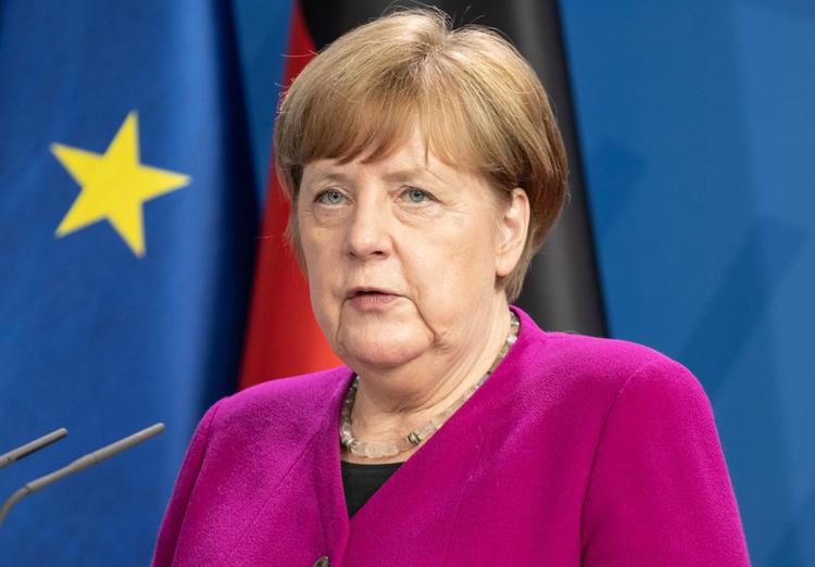 Юрист оценил заявленное Меркель условие снятия санкций с России