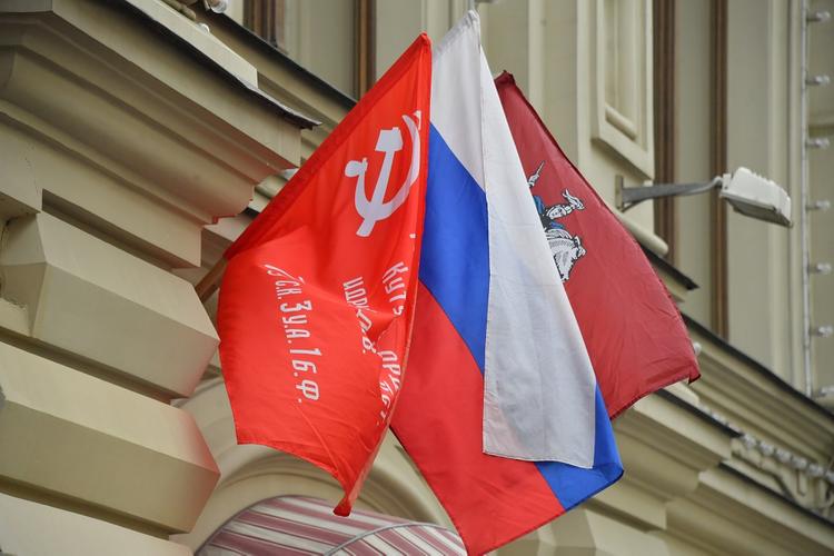 Москвич оштрафован судом за нарушение порядка вывешивания флагов