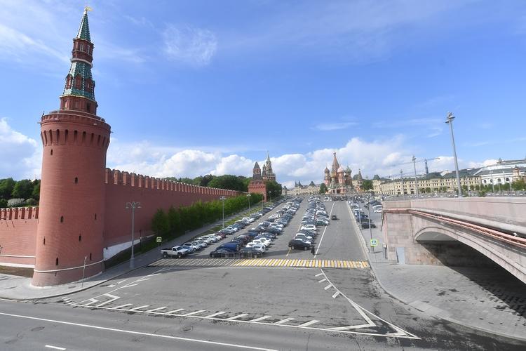В Кремле надеются, что к Параду Победы ограничительные меры будут отменены