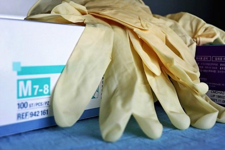 Вирусолог назвал самые эффективные типы перчаток для защиты от коронавируса