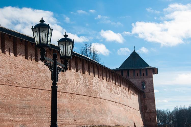 В Великом Новгороде обрушилась часть кремлевской стены