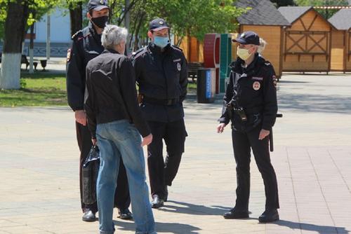 В Ростовской области нарушитель самоизоляции напал на полицейского