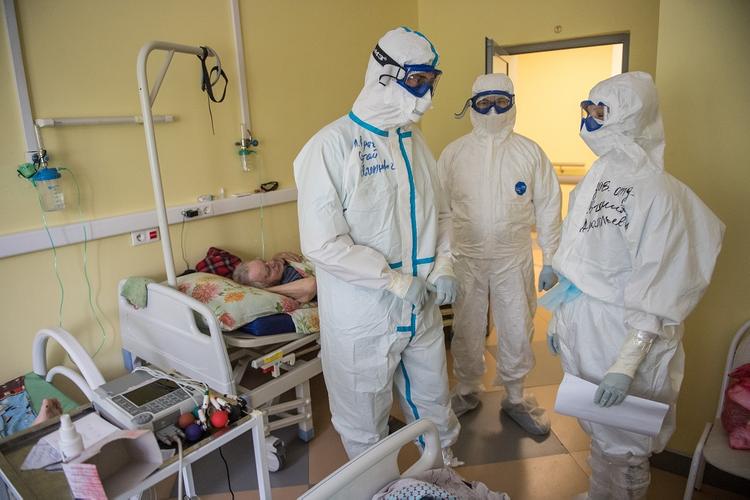 Эксперты просят Голикову и Мурашко «защитить» медиков до начала второй волны коронавируса