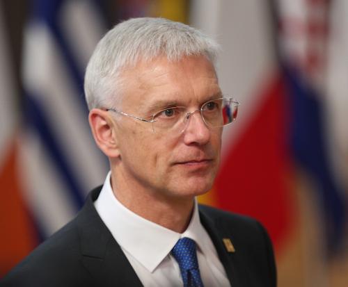 Премьер-министр Латвии: не следует рассчитывать на мероприятия летом