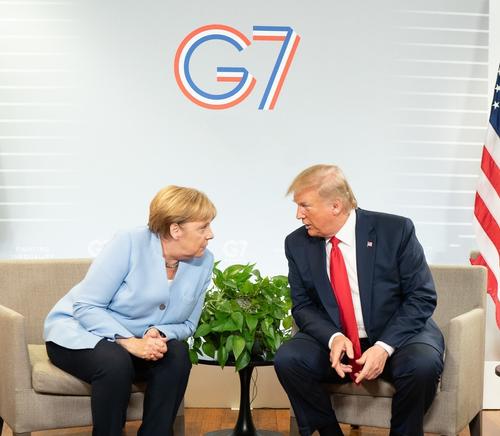 Меркель опасается Путина, Трампа и собак​