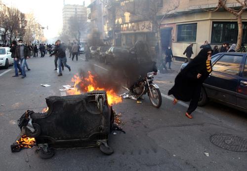 «Бревно в глазу». Иран призывает США остановить жестокость полиции, но при этом в самом Иране это норма