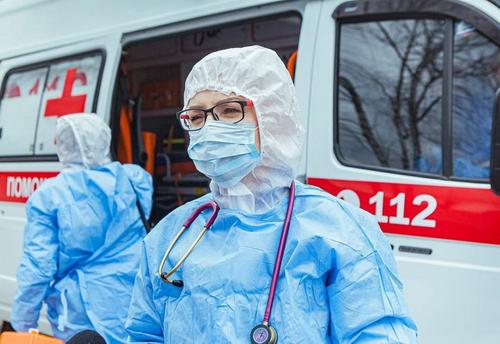 В Иркутске фельдшер рассказала о переполненных больницах и нехватке персонала. Теперь ей грозит увольнение за дискредитацию