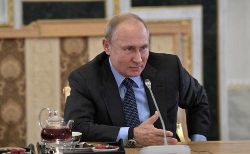 Владимир Путин пообещал, что денег на продвижение русской культуры и языка хватит