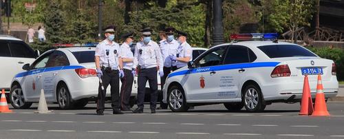Краснодарская полиция заинтересовалась видео, где девушка прыгала по крыше машины ДПС