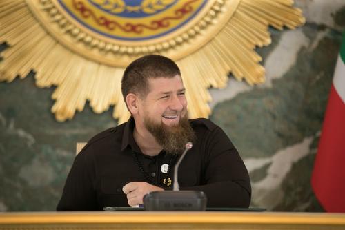 Кадыров поможет 207 женихам выкупить невест