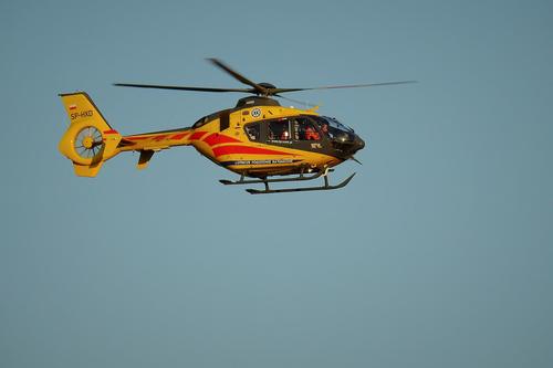 Специалист рассказал об опасностях посадки вертолета на трассе