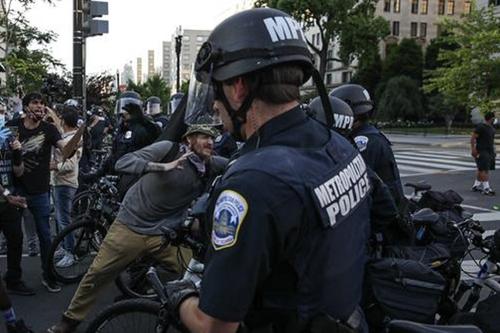 Американские демократы предлагают провести реформы в полиции США