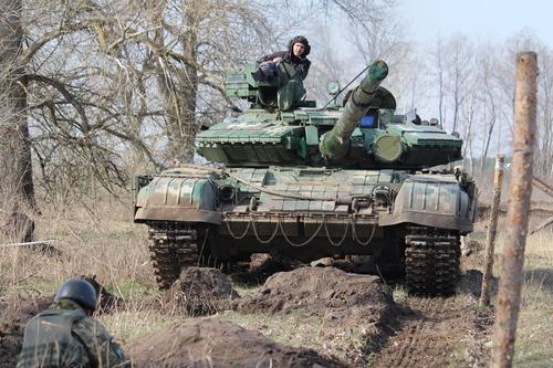 Аналитик раскрыл выгоду Украины от продолжения гражданской войны в Донбассе