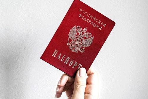 Живущим за рубежом родителям россиян станет проще получить гражданство РФ