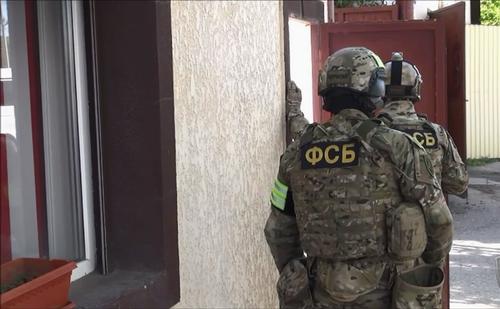 Видео задержания пяти человек, готовивших теракт в Крыму, распространила ФСБ
