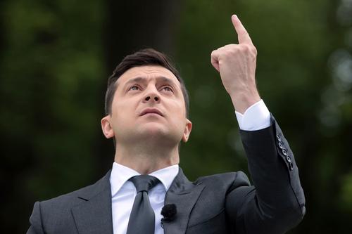 Политолог предсказал отставку президента Зеленского и его бегство с Украины  