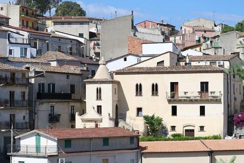 В итальянской Калабрии стали продавать дома стоимостью в один евро