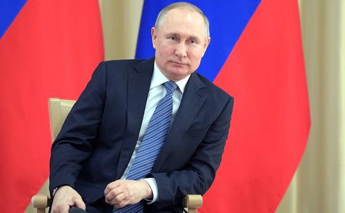 Путин поздравил россиян и соотечественников за рубежом с Днем России