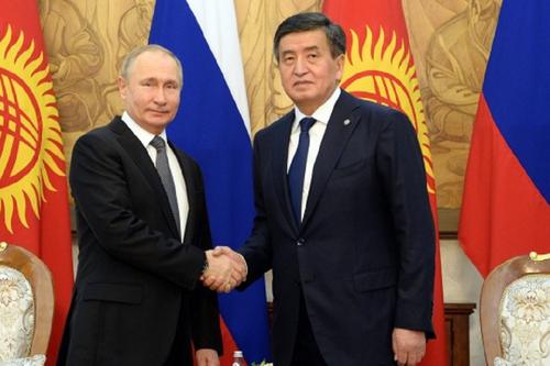 Президент Киргизии заявил, что авторитет России неразрывно связан с именем Путина 