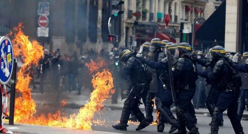«Никак не угомонятся». Протесты и беспорядки в Париже продолжаются