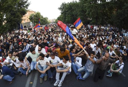 В Армении назревает очередная революция