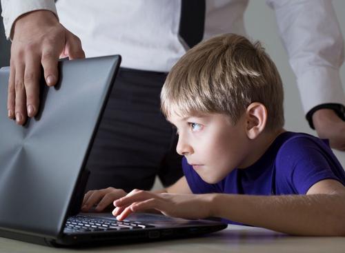 Депутаты Мосгордумы обсудили обеспечение информационной безопасности детей в интернете