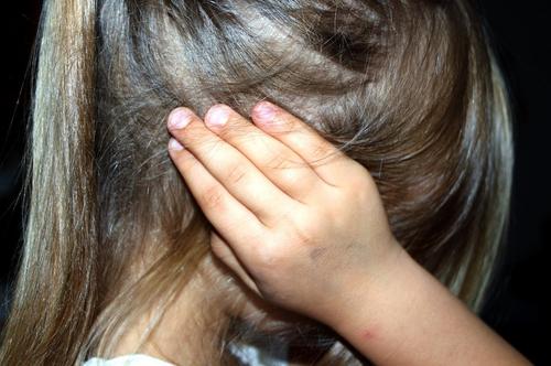 В Красноярске женщина избила в лифте трехлетнюю девочку