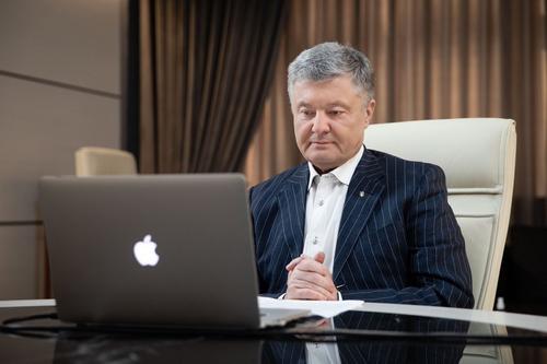 Суд Киева допрашивает Петра Порошенко