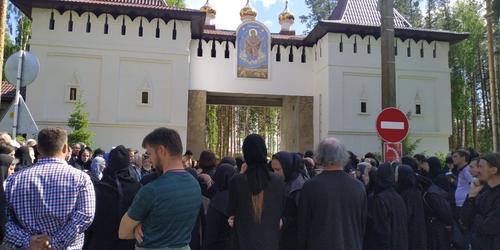 Отстраненный от служения уральский священник  захватил Среднеуральский женский монастырь 