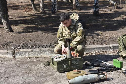 Выложено видео с места приведшего к потерям взрыва на позициях «Азова» в Донбассе  