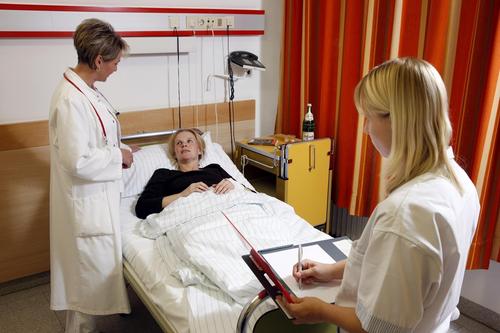 Российский врач-онколог перечислил пять сигналов организма о раке тонкой кишки  