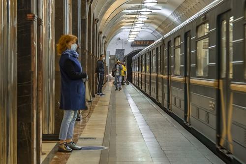 В Москве впервые почти за 2,5 месяца выявили меньше тысячи зараженных COVID-19 