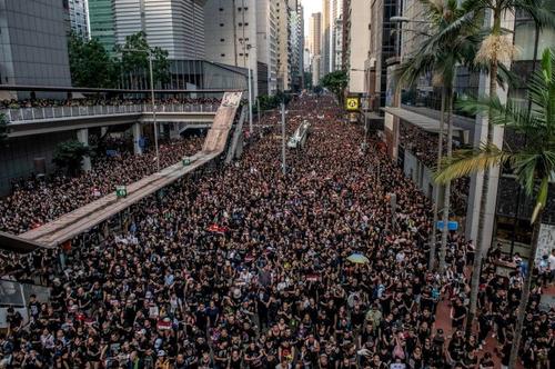 Пекин берёт Гонконг под полный контроль