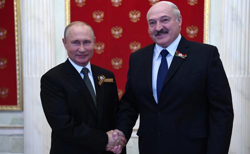 Лукашенко после парада назвал Москву «столицей родины»