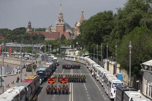 Депутат Госдумы Сергей Пахомов заявил, что парад Победы нужен не только ветеранам