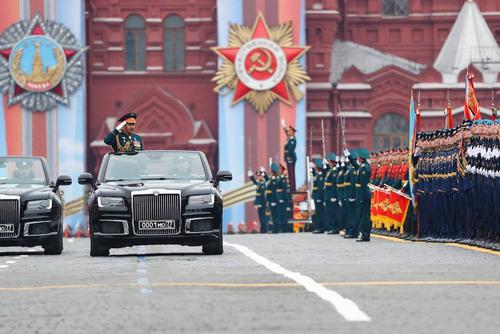 Французский политик назвал парад Победы в Москве «впечатляющим и трогательным»