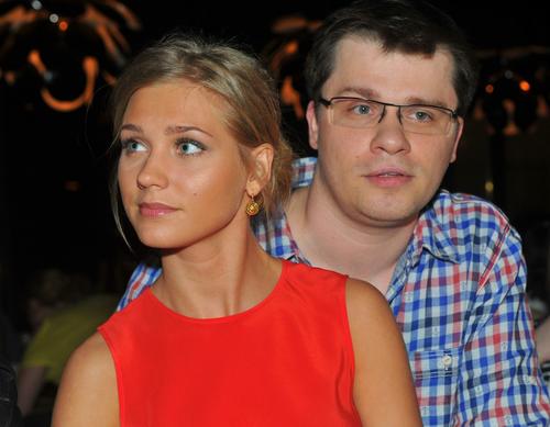 Харламов отреагировал на слухи о постановочном разводе с Асмус