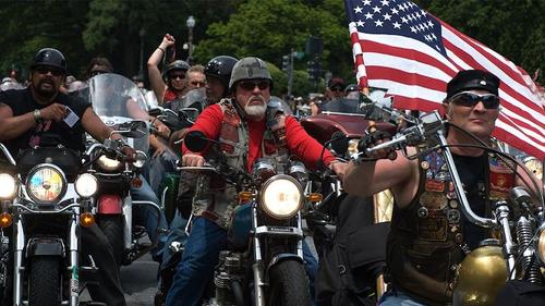 Крестовый поход мотоциклов.  Байкеры в США поддерживают Трампа и грозятся освободить Сиэтл от бунтарей