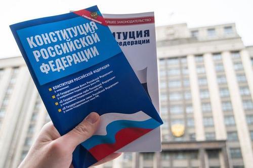 В Кремле пояснили, почему Путин инициировал внесение поправок в Конституцию 