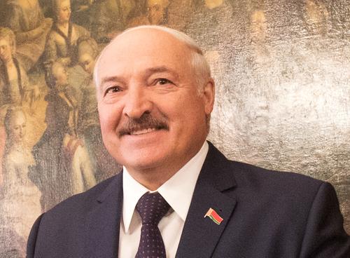 Лукашенко «похвалил» Россию за проведенный в Москве парад Победы